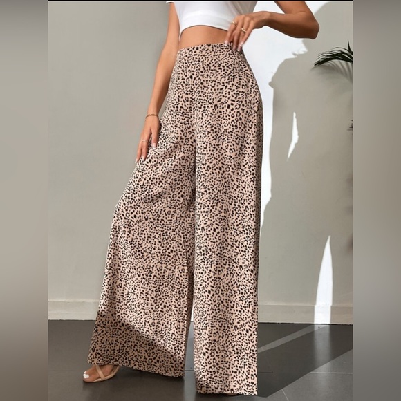 Wide Leg Leopard Pants - Picture 3 of 4